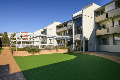 Accommodate Canberra - The Summit - Gold Coast 4U 3