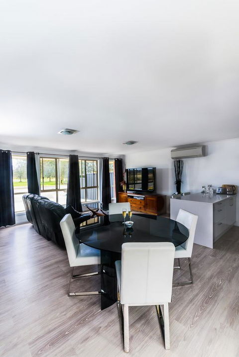 Lure Bed And Breakfast - Gold Coast 4U 1
