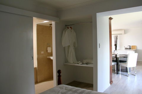 Lure Bed And Breakfast - Gold Coast 4U 5