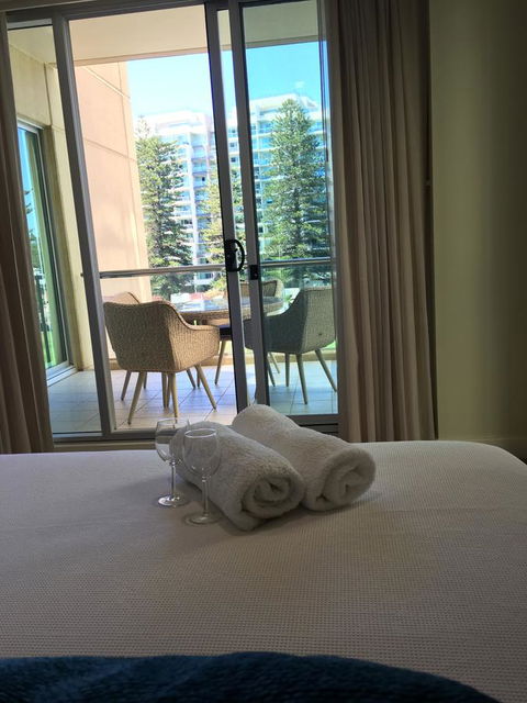 Beachside Luxury Apartments One & Two Bedroom In Beachfront Oaks Pier Building - Accommodation Gold Coast 24