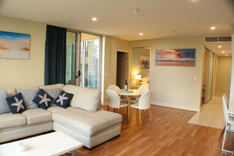 Beachside Luxury Apartments One & Two Bedroom In Beachfront Oaks Pier Building - Accommodation Gold Coast 4