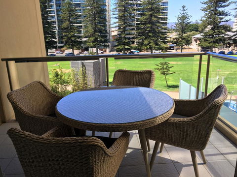 Beachside Luxury Apartments One & Two Bedroom In Beachfront Oaks Pier Building - Accommodation Gold Coast 25