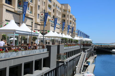 Beachside Luxury Apartments One & Two Bedroom In Beachfront Oaks Pier Building - Accommodation Gold Coast 13