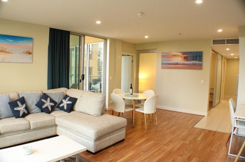 Beachside Luxury Apartments One & Two Bedroom In Beachfront Oaks Pier Building - Accommodation Gold Coast 5