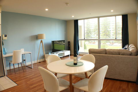 Beachside Luxury Apartments One & Two Bedroom In Beachfront Oaks Pier Building - Accommodation Gold Coast 0