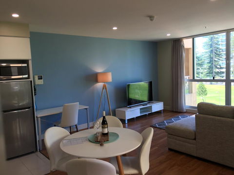 Beachside Luxury Apartments One & Two Bedroom In Beachfront Oaks Pier Building - Accommodation Gold Coast 19