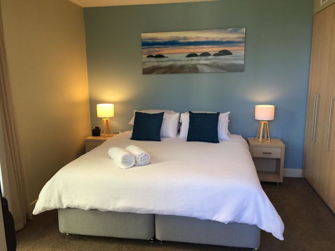 Beachside Luxury Apartments One & Two Bedroom In Beachfront Oaks Pier Building - Accommodation Gold Coast 22