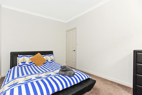 'The Hidden Diamond' - Normanville - Gold Coast 4U 24