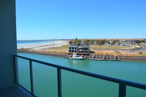 Wallaroo Marina Luxury Apartment - Accommodation Gold Coast 6