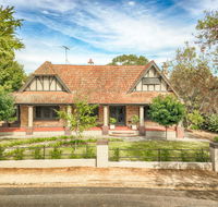 The Tudor House - Gold Coast 4U