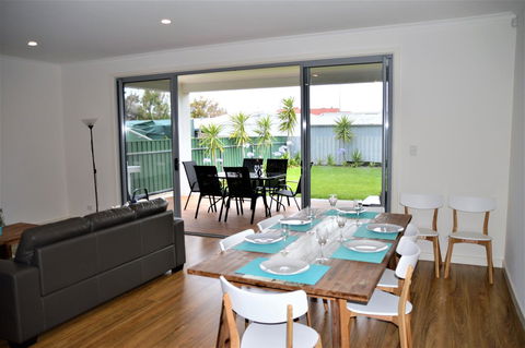 Eastern Breeze - Accommodation Gold Coast 3