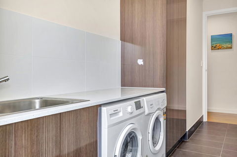 Eastern Breeze - Accommodation Gold Coast 21