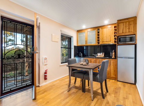 Stonewell Cottages And Vineyards - Accommodation Gold Coast 12