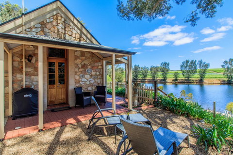 Stonewell Cottages And Vineyards - Accommodation Gold Coast 2