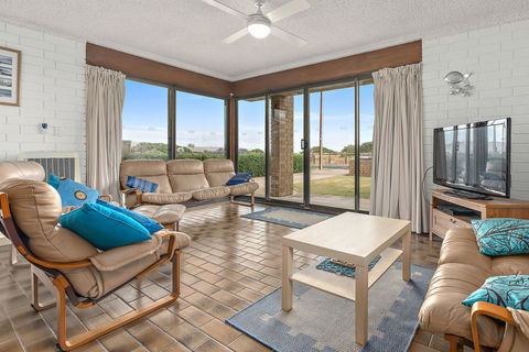 Sun & Surf Aldinga Beach Apartment - Gold Coast 4U 0