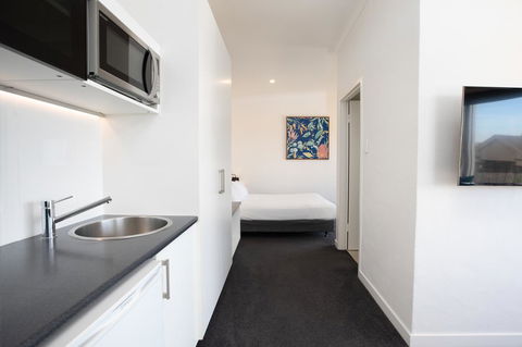 Bay 10 - Suites And Apartments - Gold Coast 4U 1