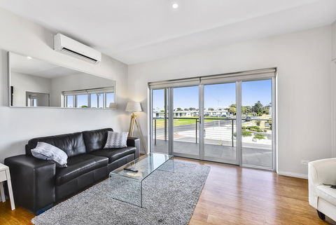 Aloha Waterfront Properties - Accommodation Gold Coast 26
