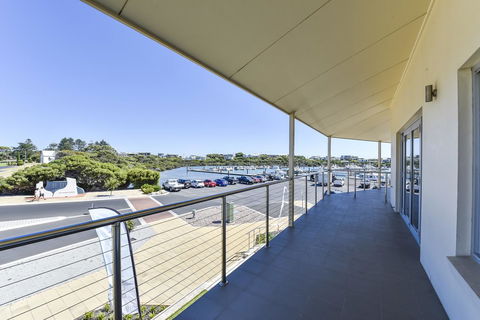 Aloha Waterfront Properties - Accommodation Gold Coast 10