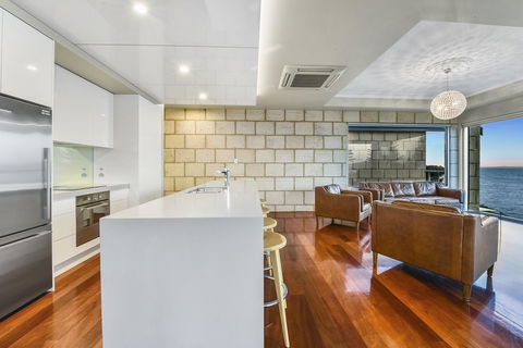 Aloha Waterfront Properties - Accommodation Gold Coast 22