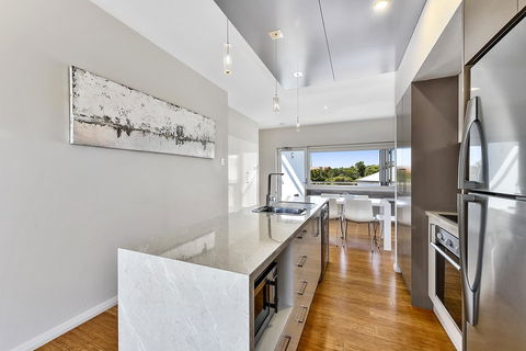 Aloha Waterfront Properties - Accommodation Gold Coast 25