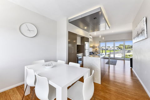 Aloha Waterfront Properties - Accommodation Gold Coast 27