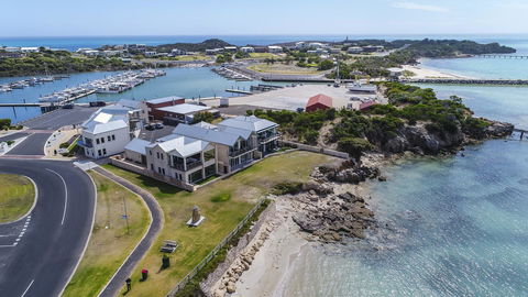 Aloha Waterfront Properties - Accommodation Gold Coast 0