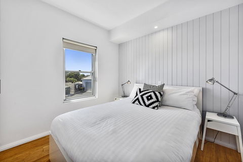 Aloha Waterfront Properties - Accommodation Gold Coast 19