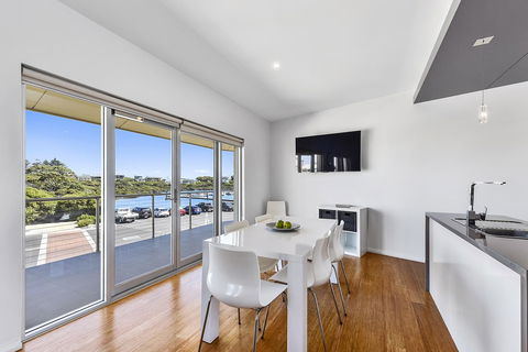 Aloha Waterfront Properties - Accommodation Gold Coast 20