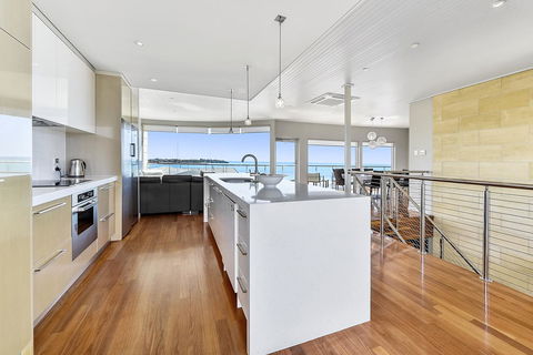 Aloha Waterfront Properties - Accommodation Gold Coast 5