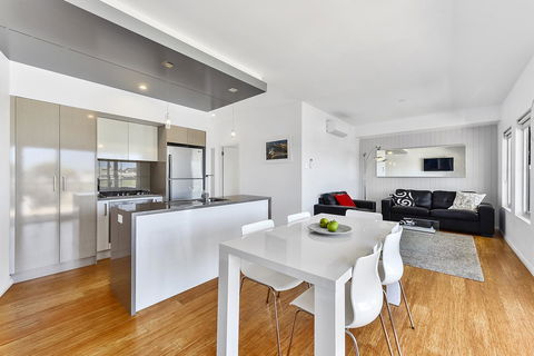 Aloha Waterfront Properties - Accommodation Gold Coast 18
