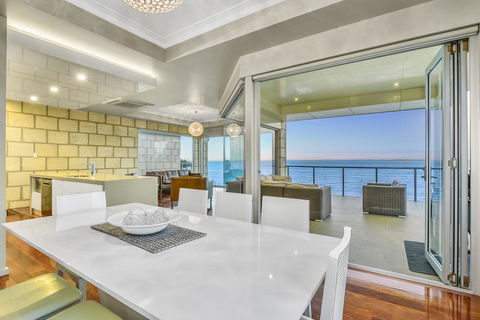 Aloha Waterfront Properties - Accommodation Gold Coast 9