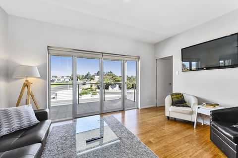 Aloha Waterfront Properties - Accommodation Gold Coast 29