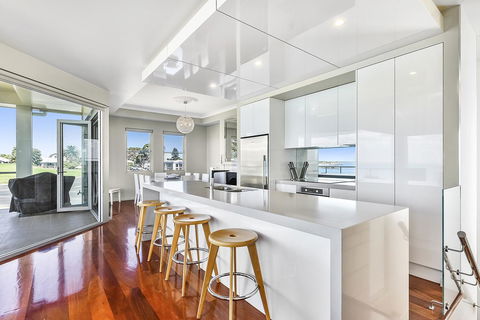 Aloha Waterfront Properties - Accommodation Gold Coast 7