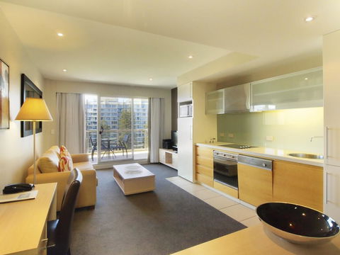 Oaks Glenelg Plaza Pier Suites - Accommodation Gold Coast 6