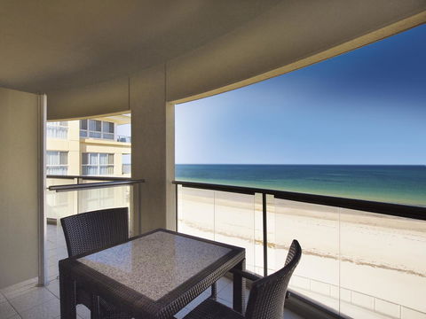 Oaks Glenelg Plaza Pier Suites - Accommodation Gold Coast 4
