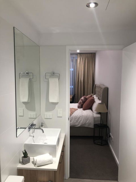 Resort Style Luxury City Apartment + Free Car Parking - Accommodation Gold Coast 6