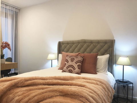 Resort Style Luxury City Apartment + Free Car Parking - Accommodation Gold Coast 3