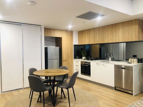 Resort Style Luxury City Apartment + Free Car Parking - Accommodation Gold Coast 11