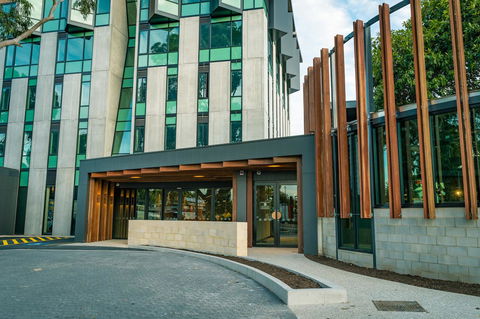 Marion Hotel - Accommodation Gold Coast 0