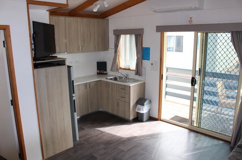 Ceduna Foreshore Caravan Park - 1 Gold Coast 7