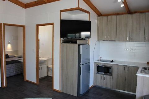 Ceduna Foreshore Caravan Park - 1 Gold Coast 11