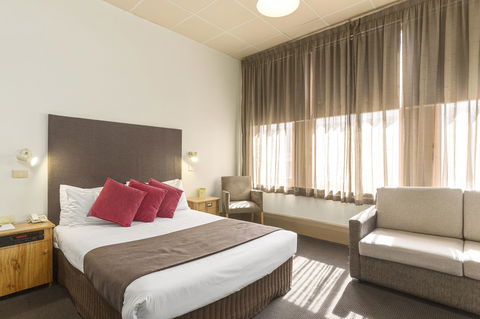 Adelaide Paringa - 1 Gold Coast 2