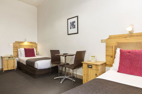 Adelaide Paringa - 1 Gold Coast 11