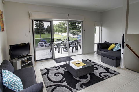 Tasman Beachside Apartment - Accommodation Gold Coast 4