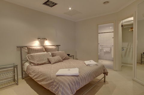 Tasman Beachside Apartment - Accommodation Gold Coast 6