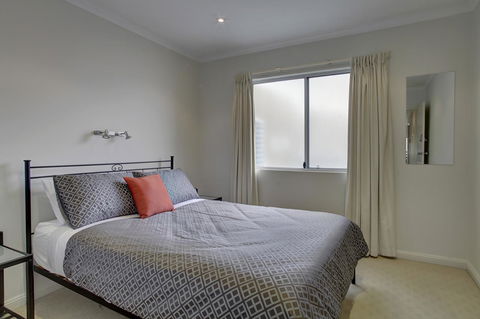 Tasman Beachside Apartment - Accommodation Gold Coast 8