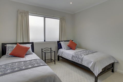 Tasman Beachside Apartment - Accommodation Gold Coast 9