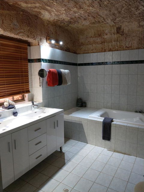 Zen Underground B&B - Accommodation Gold Coast 3