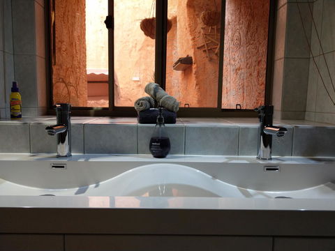Zen Underground B&B - Accommodation Gold Coast 6