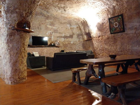 Zen Underground B&B - Accommodation Gold Coast 4